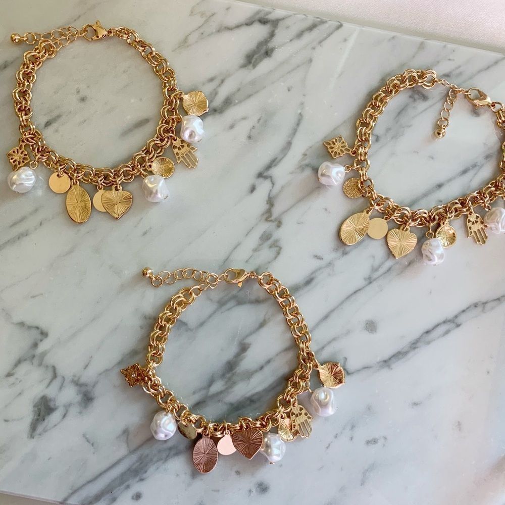DELPHINE Charms & Pearls Bracelet - 1 Piece